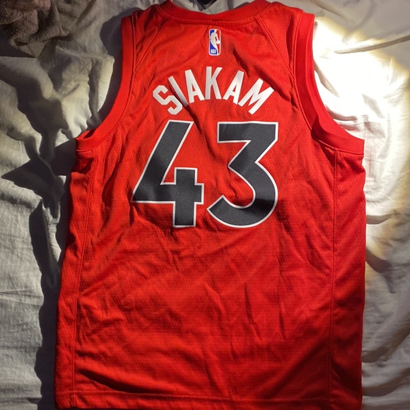 Brand New Raptors jersey, Size M not Mens, child or small adult 10/12. - Picture 3 of 3
